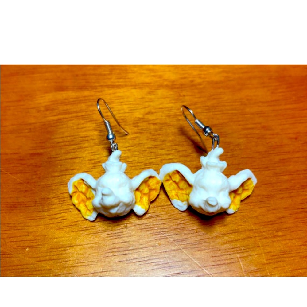 Dumbo shaped popcorn earrings